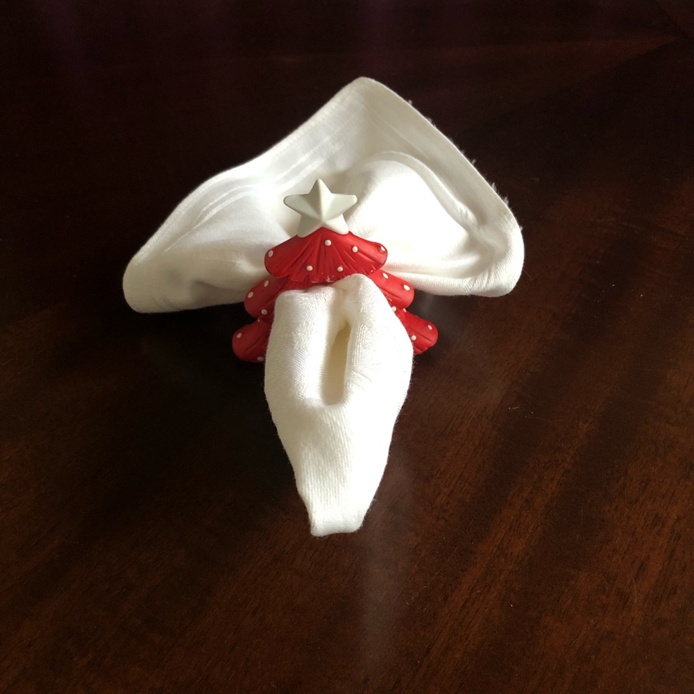 Six Christmas Tree Napkin Rings - Picture 3 of 8